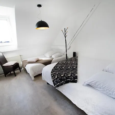 Big Mama With Mobile Aircon, Free Parking *