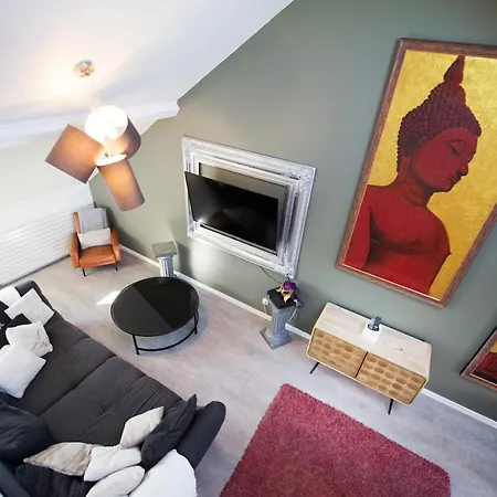 Apartment Big Mama With Aircon ,free Parking *