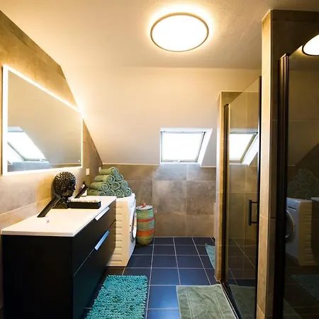 Apartment Big Mama With Aircon ,free Parking *